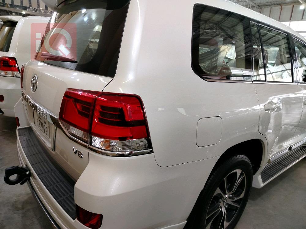 تۆیۆتا لاند کروزەر